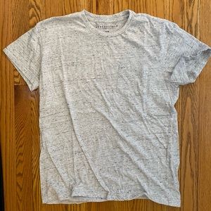 Aeropostale tshirt. Men’s Med. Excellent condition. Smoke & Pet free home. Gray.